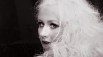 Pitbull & Christina Aguilera- Feel This Moment (2013) HDRip